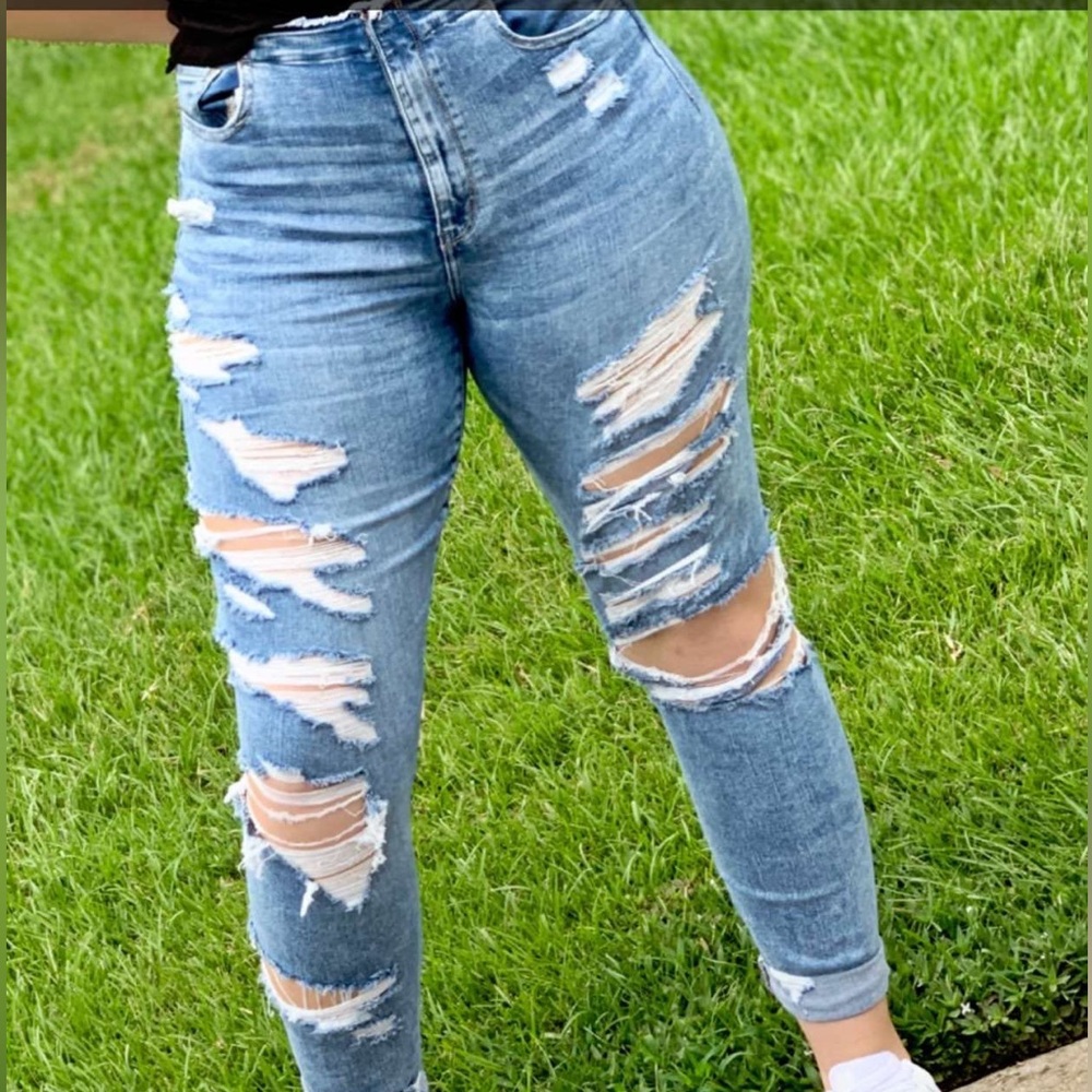 Light wash American eagle jeans